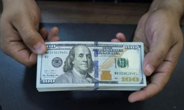 الدولار الامريكي يصرف مقابل شيكل الإسرائيلي يوم الثلاثاء